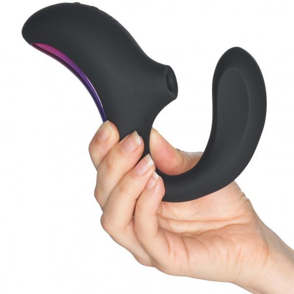 LELO Enigma Dobbelt Klitoris og G-Punkts Stimulator Produktbillede med hånd 50
